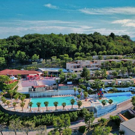 Centro Vacanze Mirage Torre di Palme Екстериор снимка